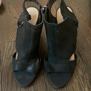 Vince Camino size 8.5 black Sandals! Barely worn